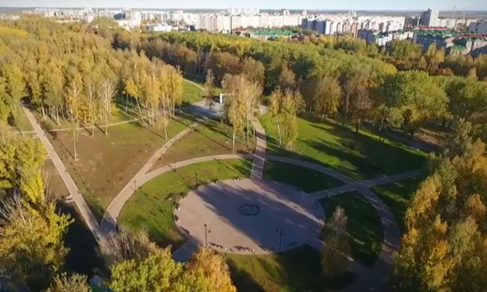 Роща смоленск. Парк Соловьиная роща Смоленск. Парк Соловьиная роща Смоленск фонтан. Парк Соловьиная роща Смоленск сверху. Сквер в Соловьиной роще Смоленск.